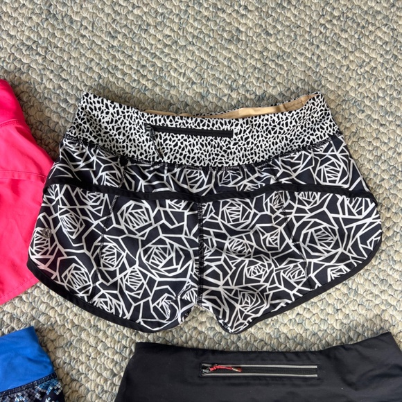 Lululemon Size 2 Shorts - Picture 7 of 14